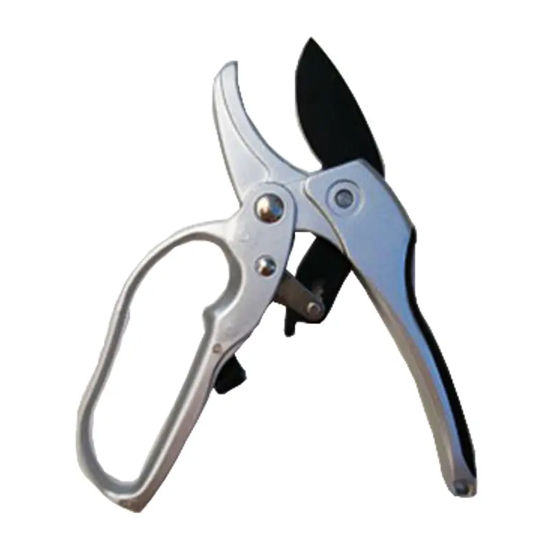 Women’s Pro Ratcheting Hand Pruner for Enhanced Leverage